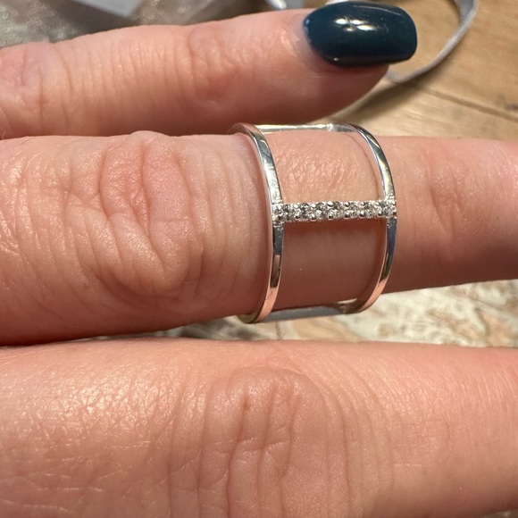NWT- 925 Sterling silver ring Sz 7 with CZ accents. So dang cute & dainty!! - Picture 4 of 6